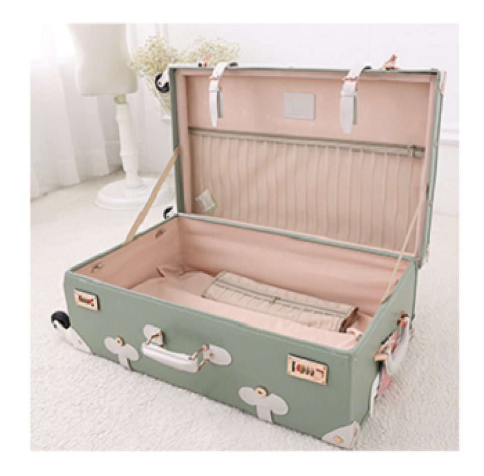 Large Vintage Style Wheeled Suitcases from Unitravel Luggage Review